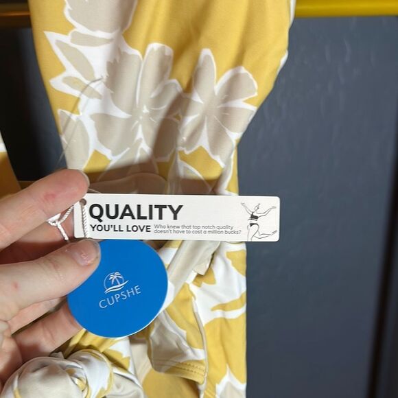 Cupshe Yellow and White One Piece Swimsuit with Tropical Print - Picture 3 of 8